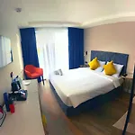 Cinematique 게스트하우스 4*