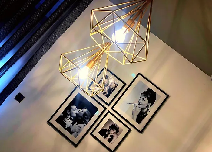 Cinematique Pensión Mosta