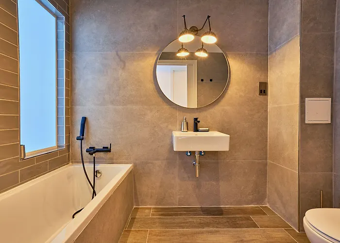 Cinematique Pensión 4*