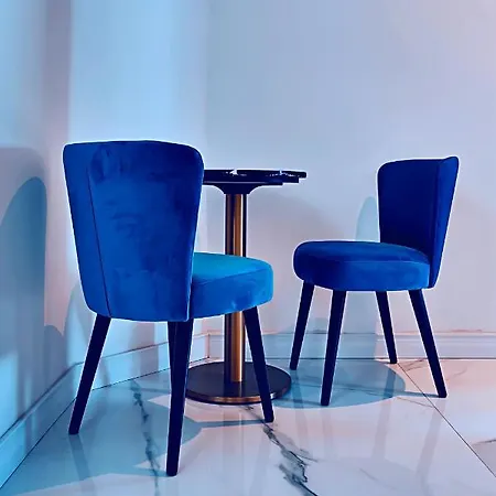 Cinematique Πανσιόν 4*