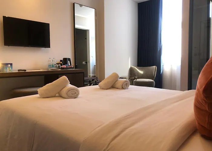 Cinematique Πανσιόν 4*