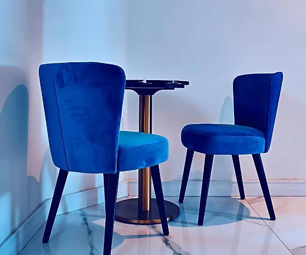 Cinematique Πανσιόν 4*