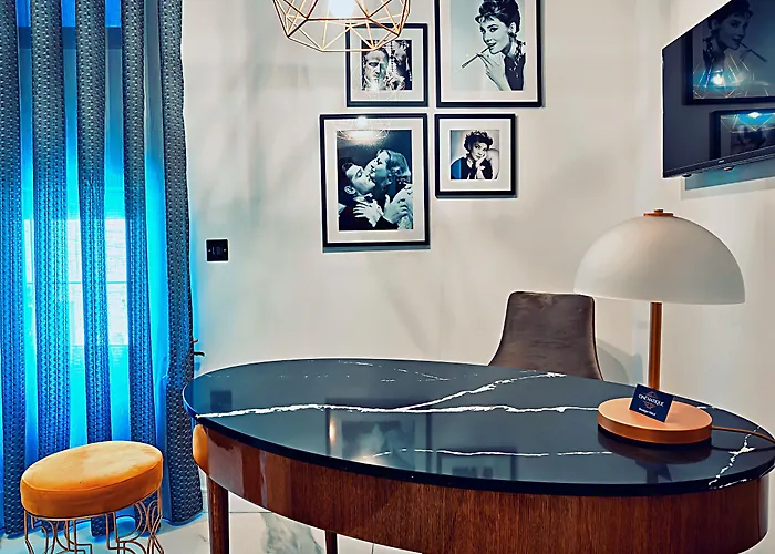 Cinematique Πανσιόν 4*