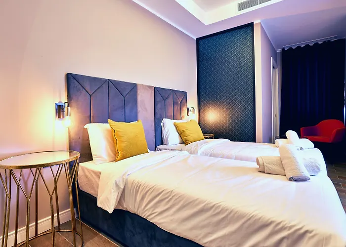 Cinematique Πανσιόν 4*