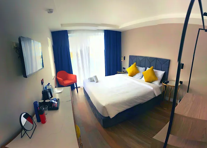 Cinematique Πανσιόν 4*